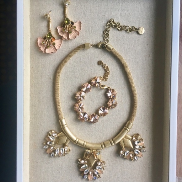 :: Stella & Dot Helena Statement Necklace - Picture 2 of 9